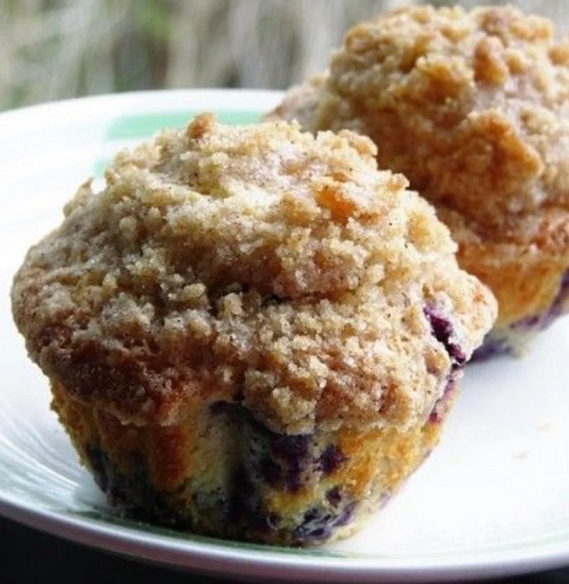 blueberry muffins 02.jpg